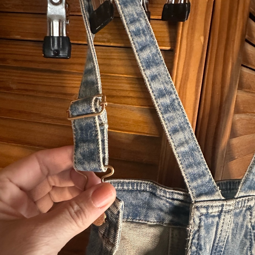 NWT - Size 10 Universal Thread Women's Blue Denim Overalls with adjustable strap - Picture 6 of 6